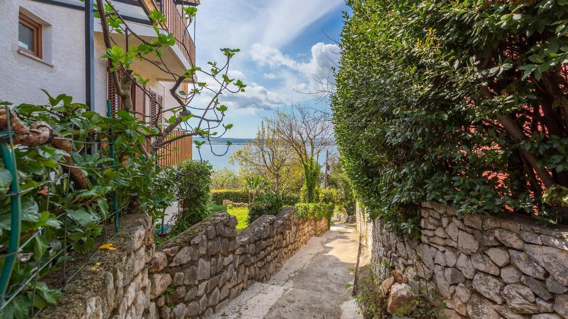 2 Bedroom Amazing Apartment In Dramalj