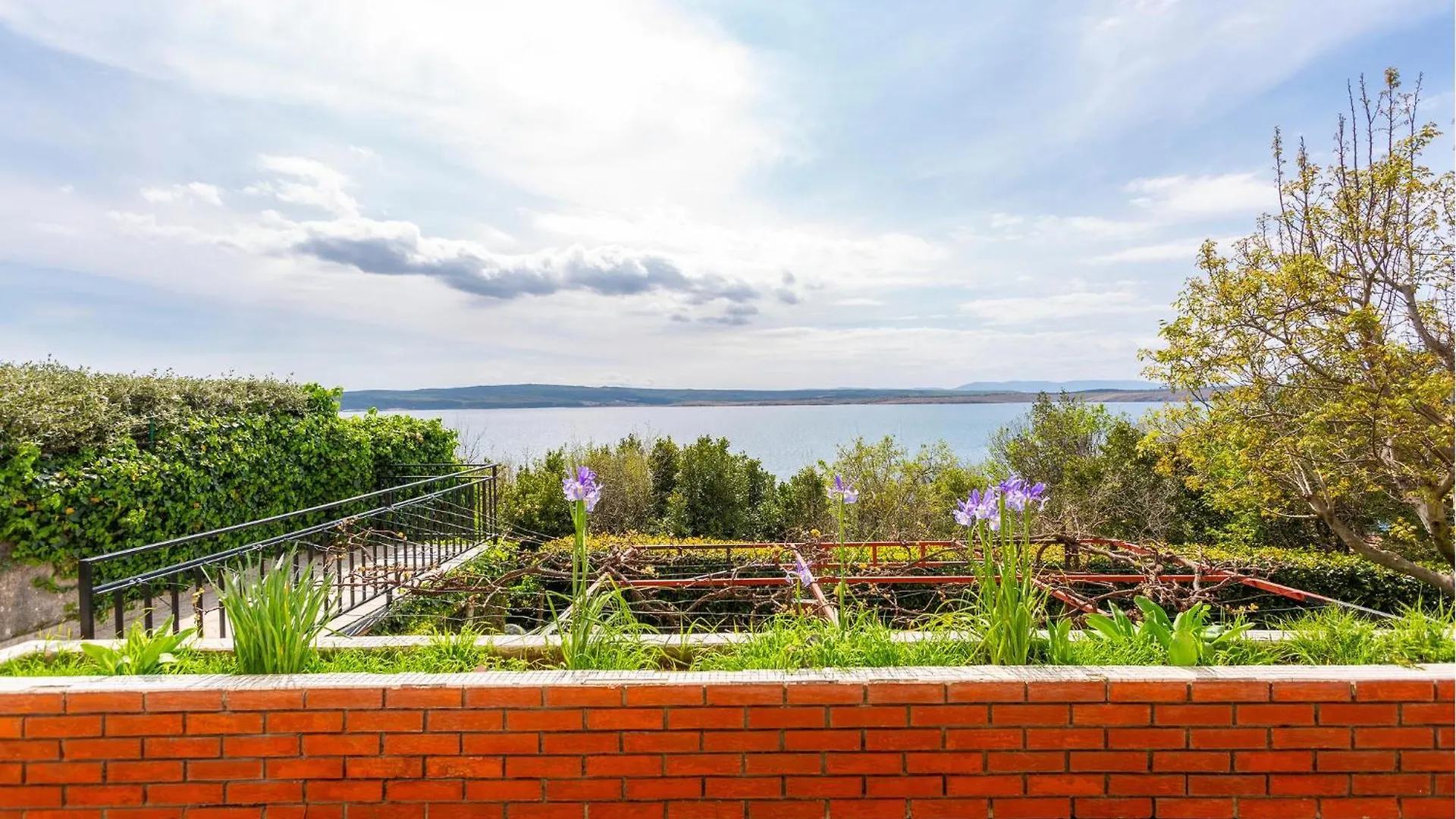 2 Bedroom Amazing Apartment In Dramalj 0*,